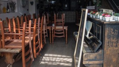Gastronómicos afirmaron que el sector ya perdió 125 mil puestos de trabajo en Argentina