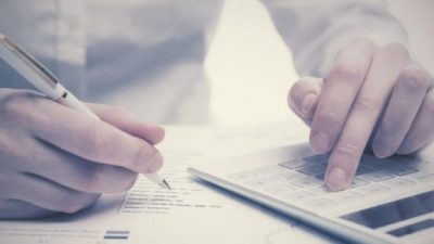 Empresas y familias aumentaron su endeudamiento en pesos un 50,1% en el último año