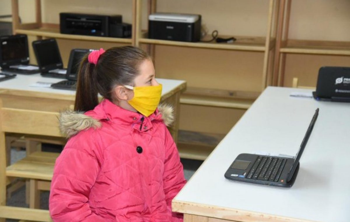 Brecha digital: siete de cada diez escuelas santafesinas no tienen conexión óptima a internet