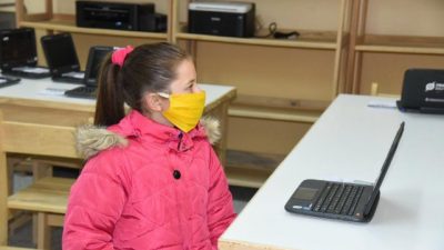 Brecha digital: siete de cada diez escuelas santafesinas no tienen conexión óptima a internet