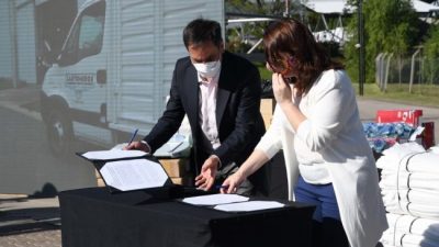 Cabandié entregó insumos de protección para 5.000 recicladores urbanos de 44 municipios bonaerenses