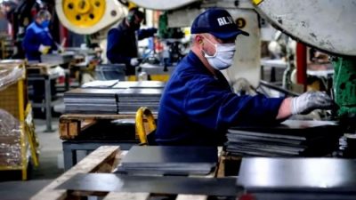Con la economía activa, el Estado sigue pagando sueldos privados