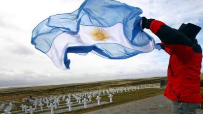 A 200 años del primer izamiento de la Bandera en Malvinas, habrá actos en todo el país y lanzan el Consejo Nacional