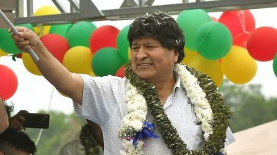 Evo Morales asumió la presidencia del Movimiento Al Socialismo