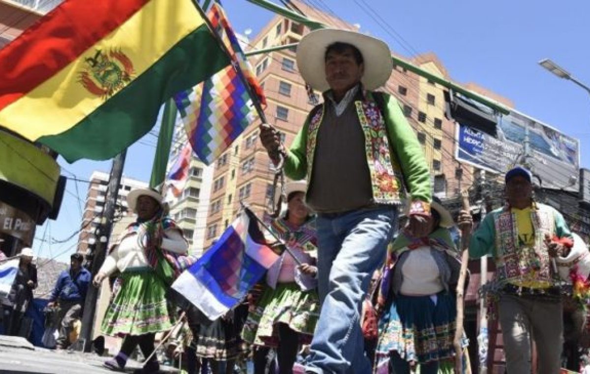 Por la crisis económica, Bolivia analiza suspender el pago de su deuda externa