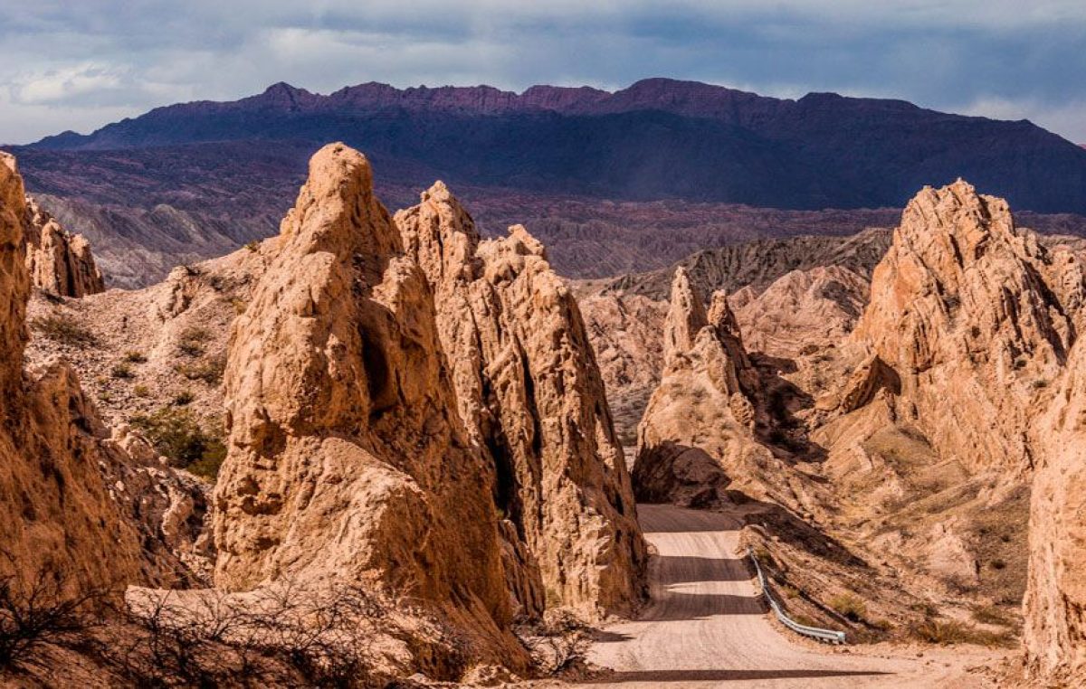 Un paisaje surrealista por la ruta 40: la Quebrada de las Flechas