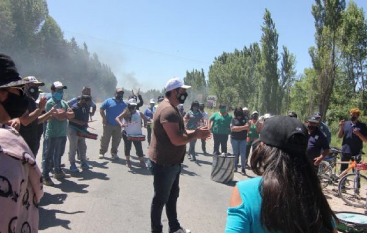 Trabajadores municipales de Centenario liberaron el corte sobre Ruta 7