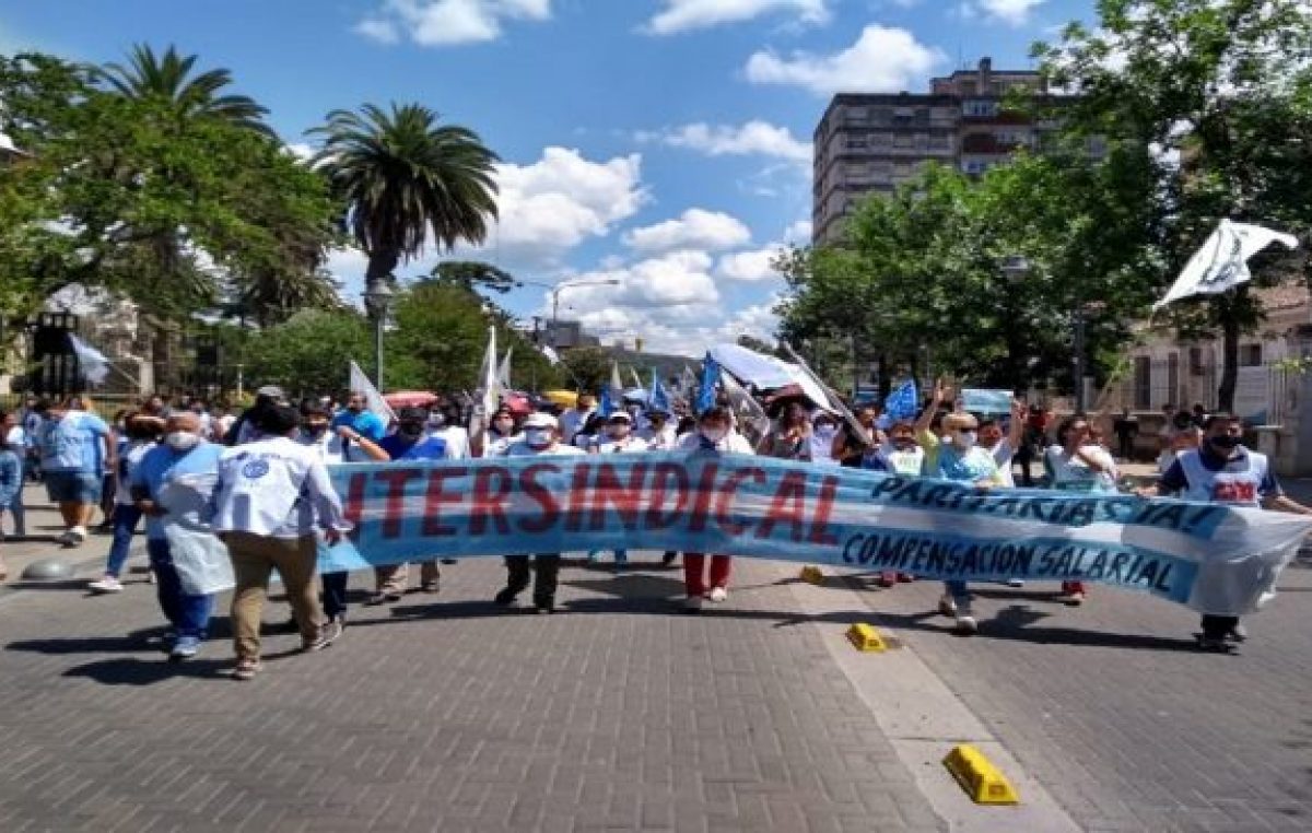 Municipales jujeños marcharon hasta la casa de gobierno por salarios dignos