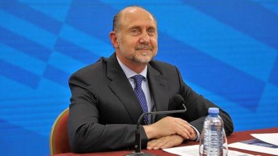 Santa Fe: Perotti evitó hablar de divisiones en el PJ en un encuentro con intendentes y presidentes comunales