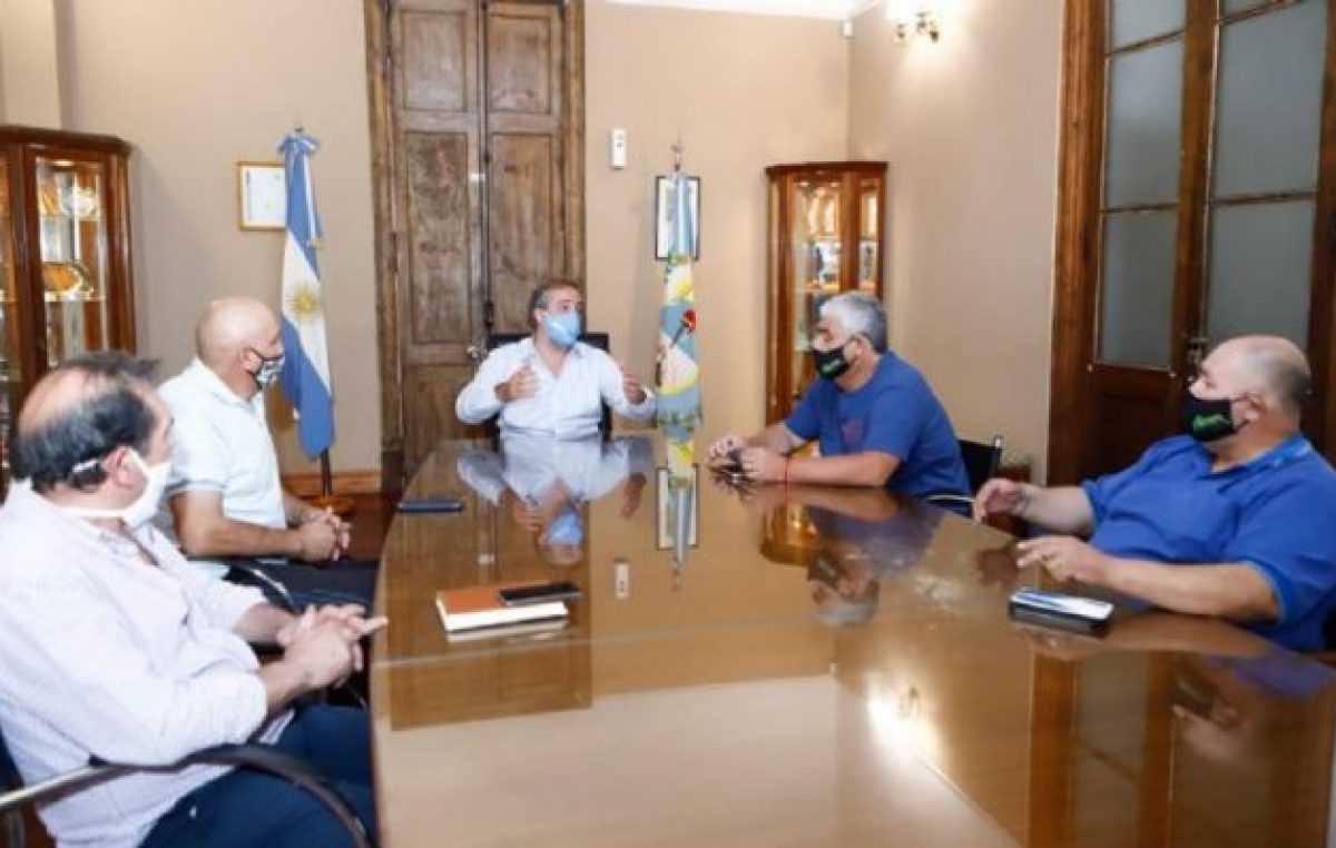 El intendente de Maipú, Matías Stevanato, acordó el pagó de un bono de $11.000 para los empleados de la comuna.