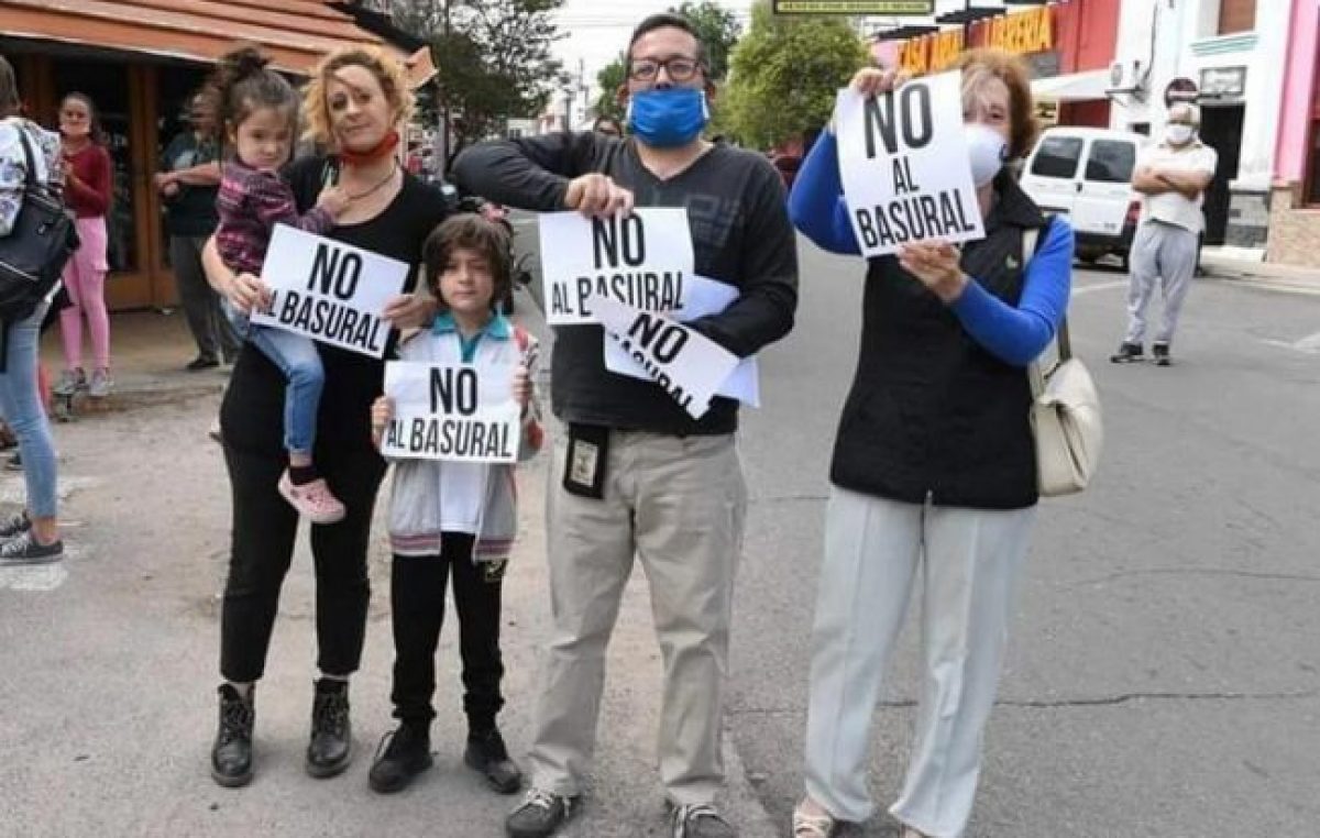 Vecinos rechazan la creación de un megabasural en Cruz del Eje