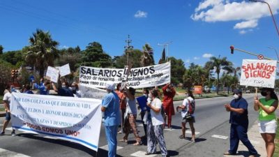 Trabajadores de salud del Hospital Sayago llevaron su reclamo al ingreso de Carlos Paz