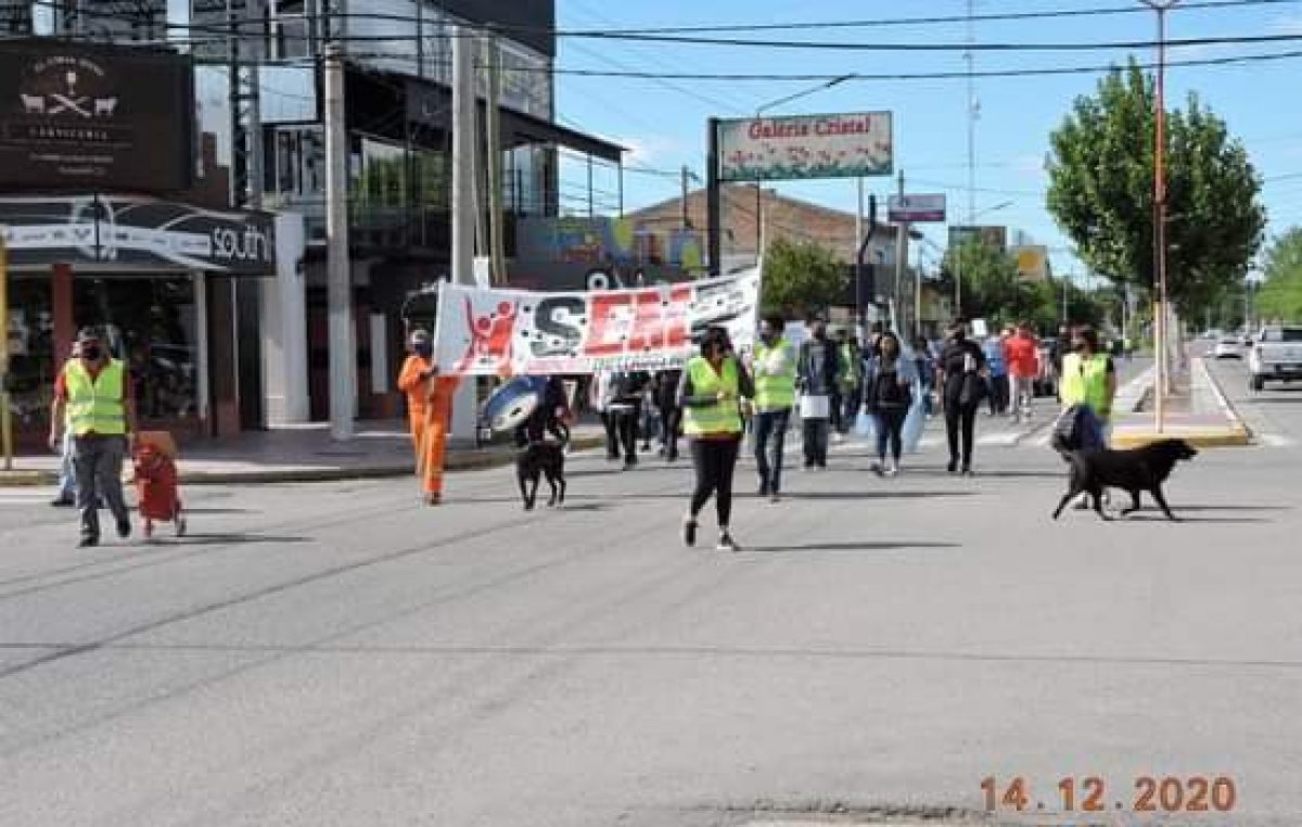 Trabajadores municipales de Plottier reclaman mejoras salariales