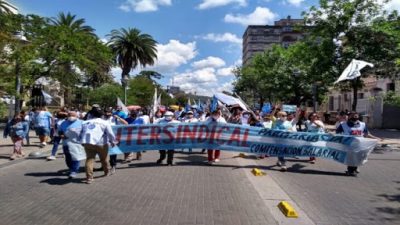 Municipales jujeños marcharon por mejoras salariales y anunciaron una vigilia navideña