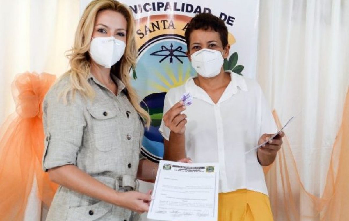 Fabiola Yañez articuló en Misiones un acuerdo para la provisión de agua potable