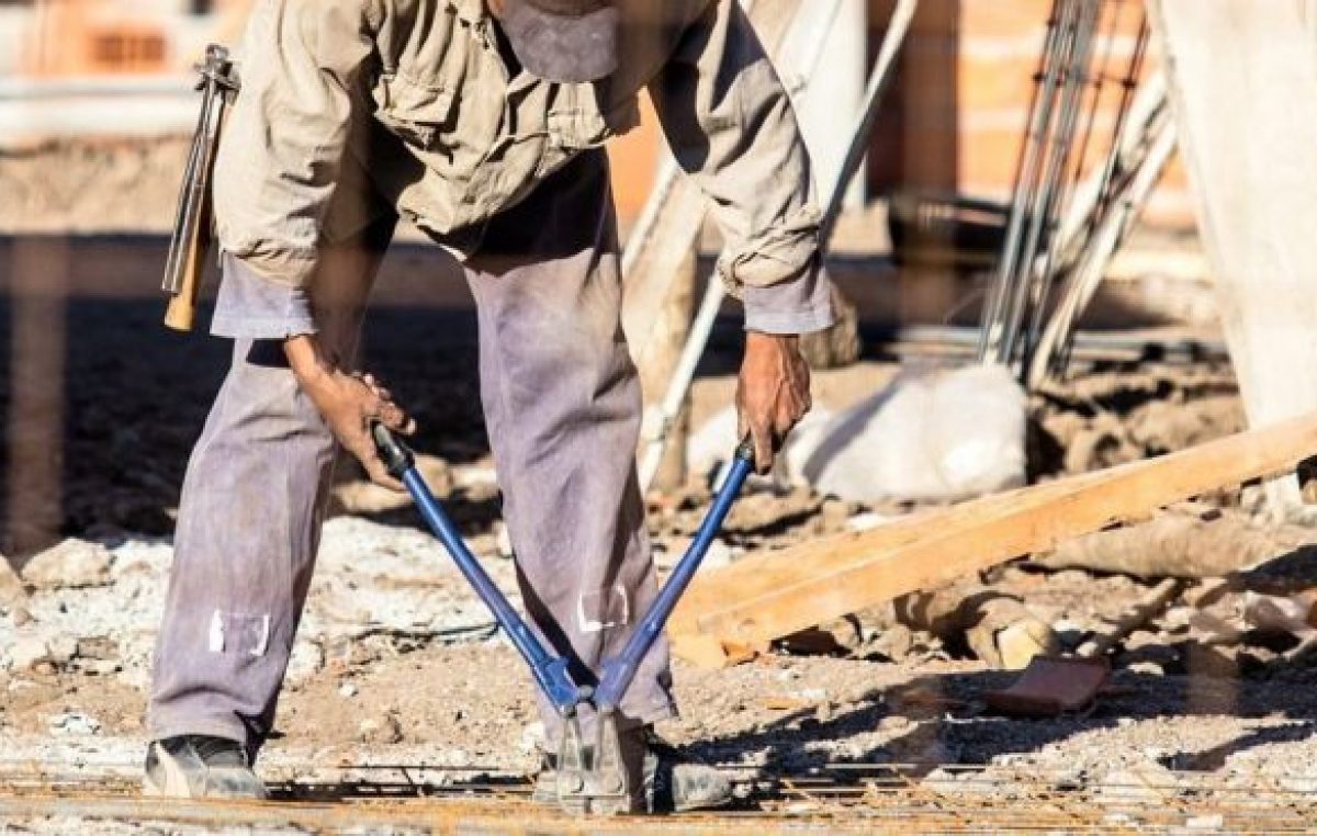 Jóvenes con trabajos informales, los más afectados por la caída del empleo