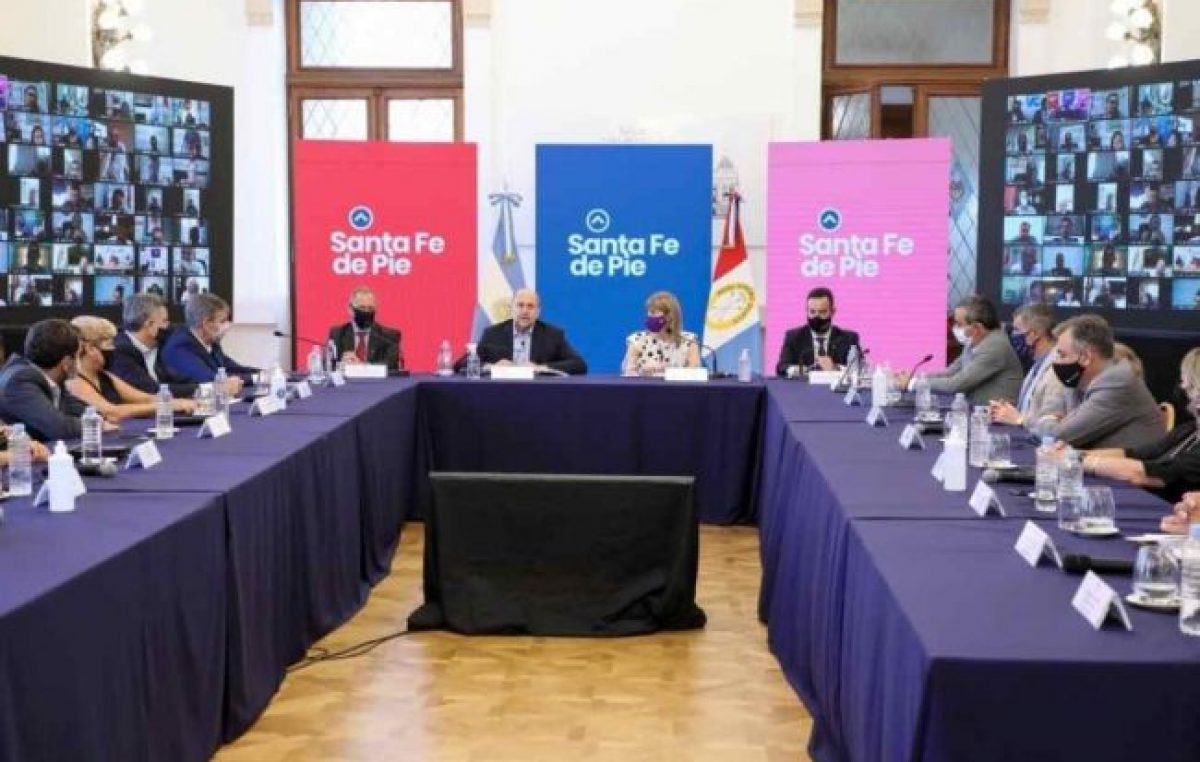 Santa Fe: Compromiso para dotar de autonomía a municipios y extender mandatos comunales