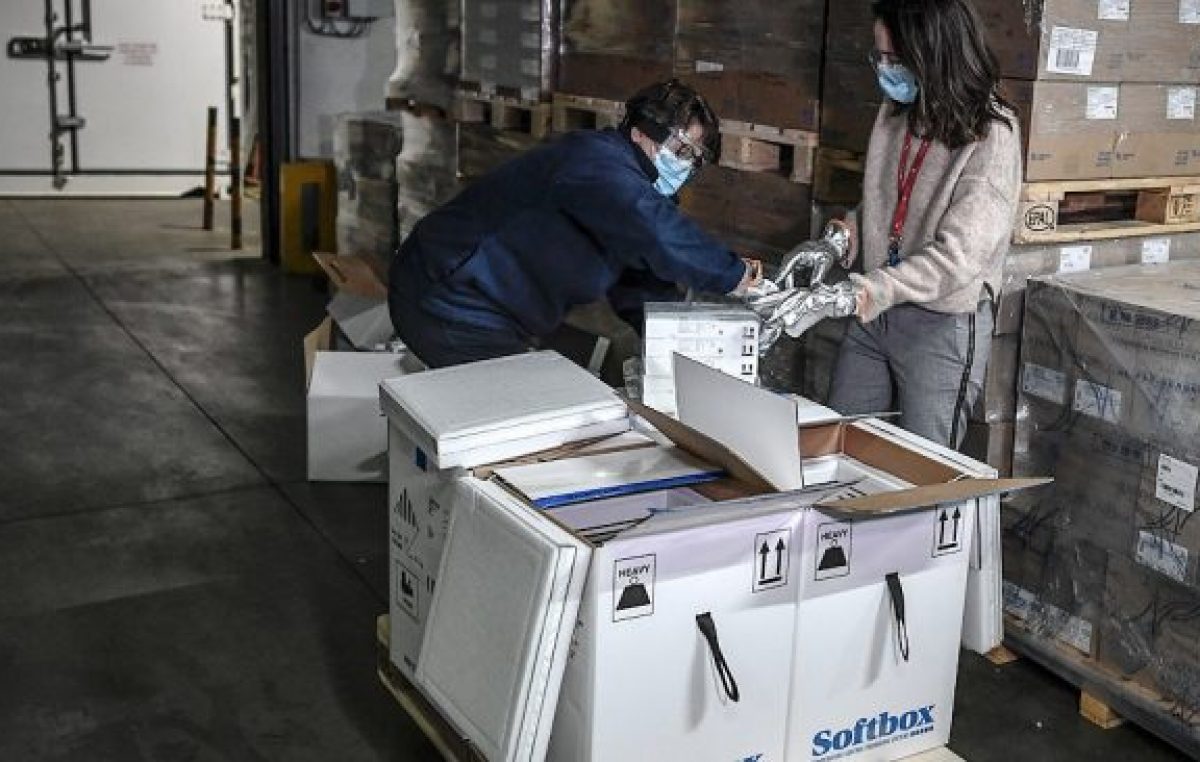 La lentitud de la vacunación desata una ola de críticas en Francia