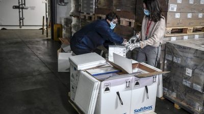 La lentitud de la vacunación desata una ola de críticas en Francia