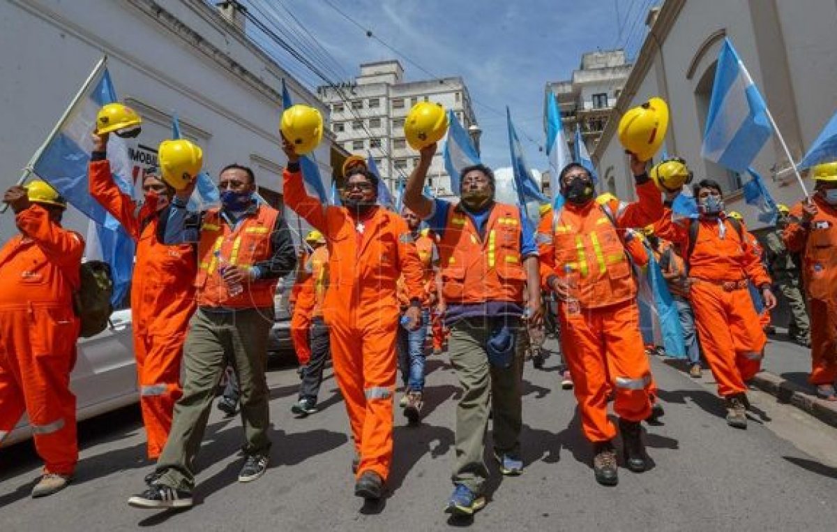 Multitudinaria marcha de mineros ante el riesgo de perder más de 600 puestos de trabajo