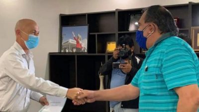 El Intendente de Caleta Olivia acordó con los gremios un 30 % de aumento en cuatro cuotas