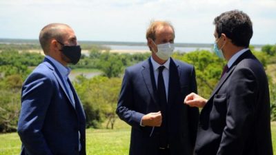 Las cartas sobre la mesa de un ministro político