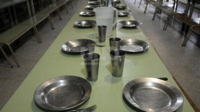 Por los precios, los comedores solidarios santafesinos redujeron a la mitad la carne y las frutas