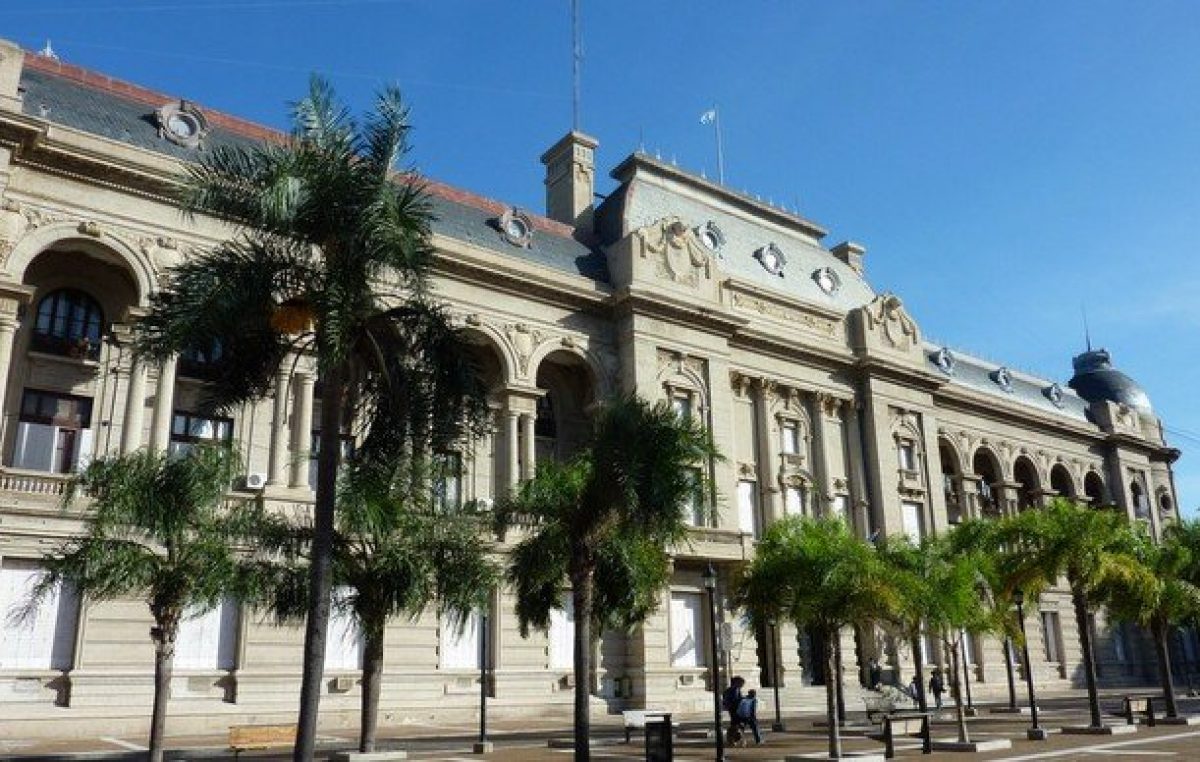 La tensión política y la crisis alejan la chance de la reforma constitucional en Santa Fe