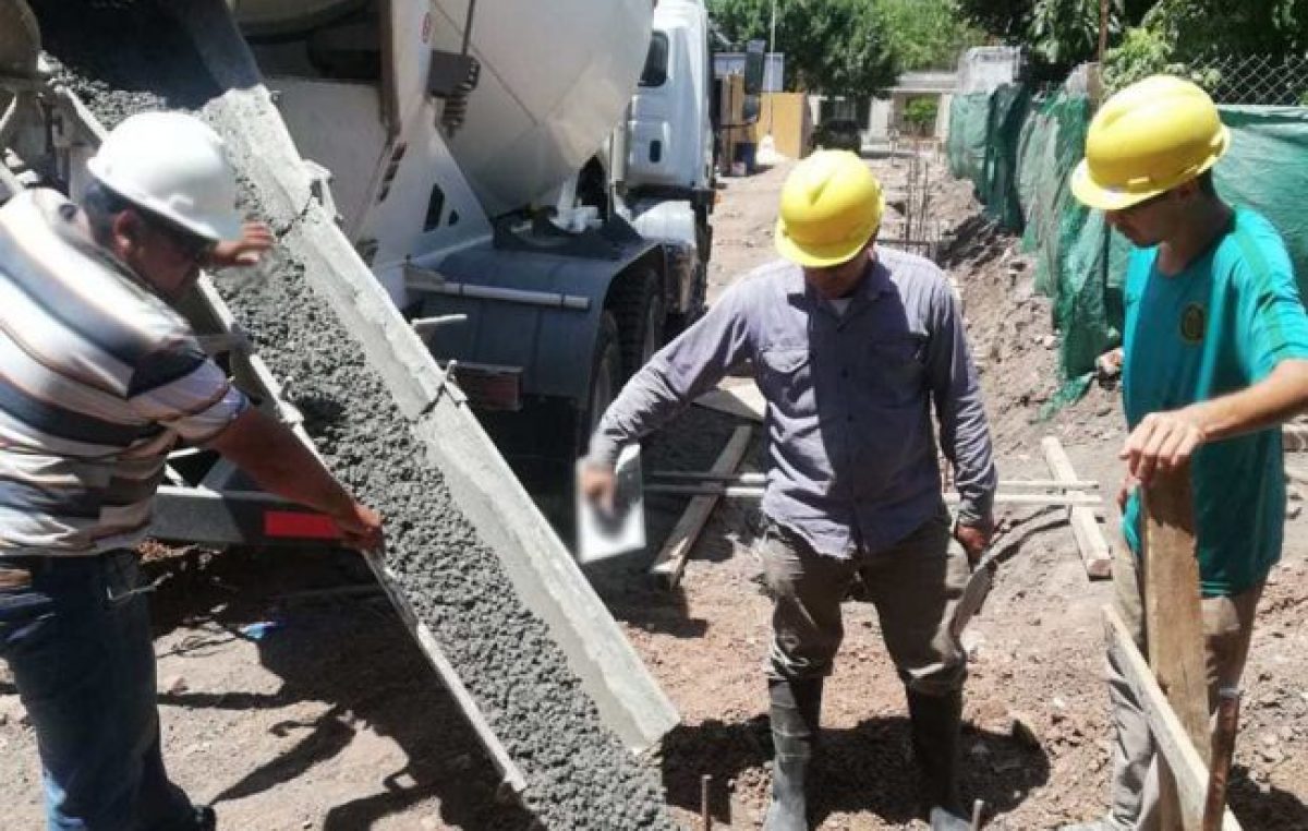 Prometió y cumplió: Intendente de Puerto San Martín firmó el aumento para sus empleados municipales
