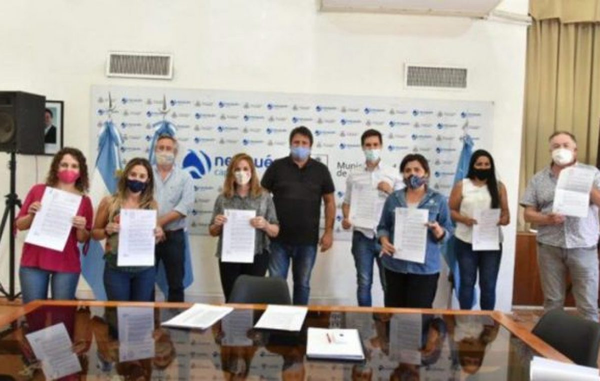El intendente de Neuquén regularizó la situación de 600 contratados en el Municipio