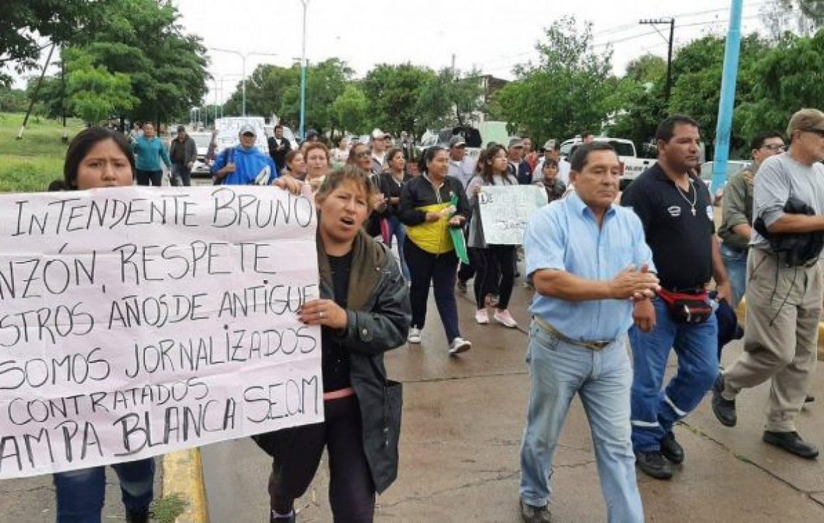 Municipales jujeños se manifestaron por la reincorporación de trabajadores despedidos