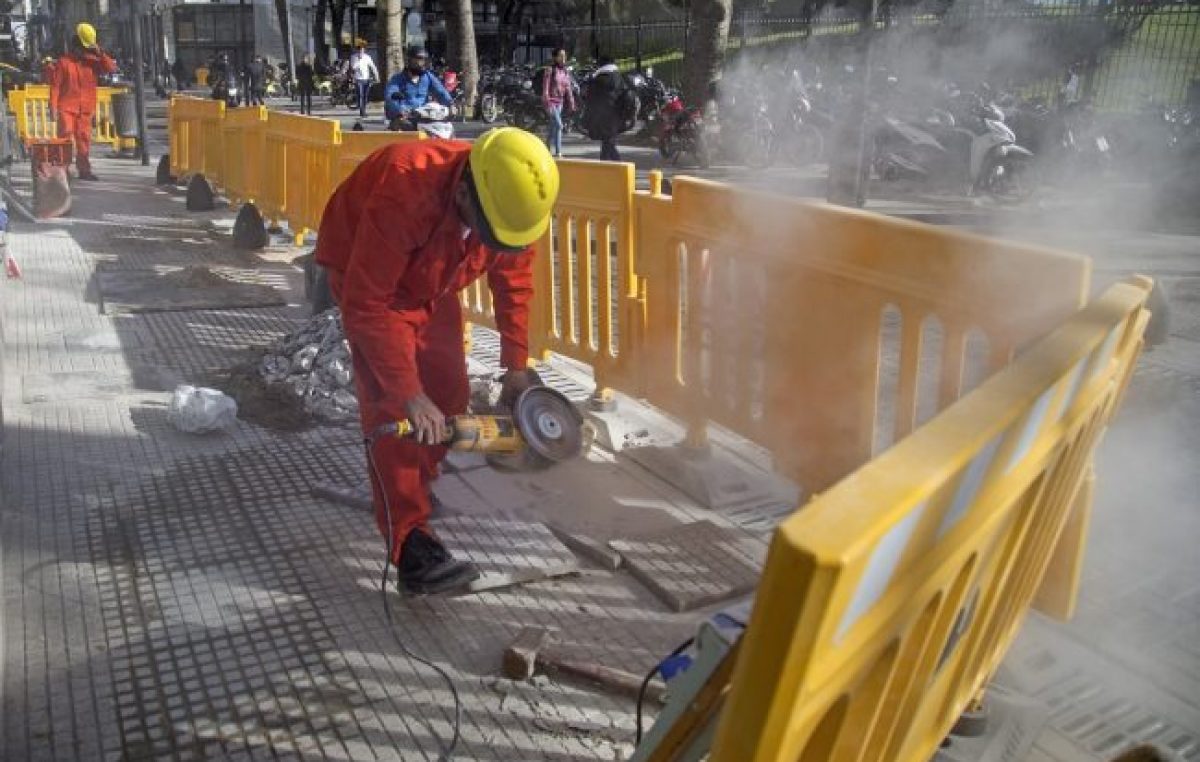 El empleo asalariado privado mostró un leve crecimiento en noviembre