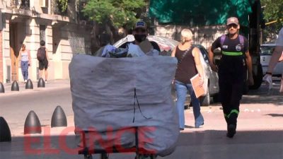Recicladores recorren el centro de Paraná: “Demostramos que queremos trabajar”