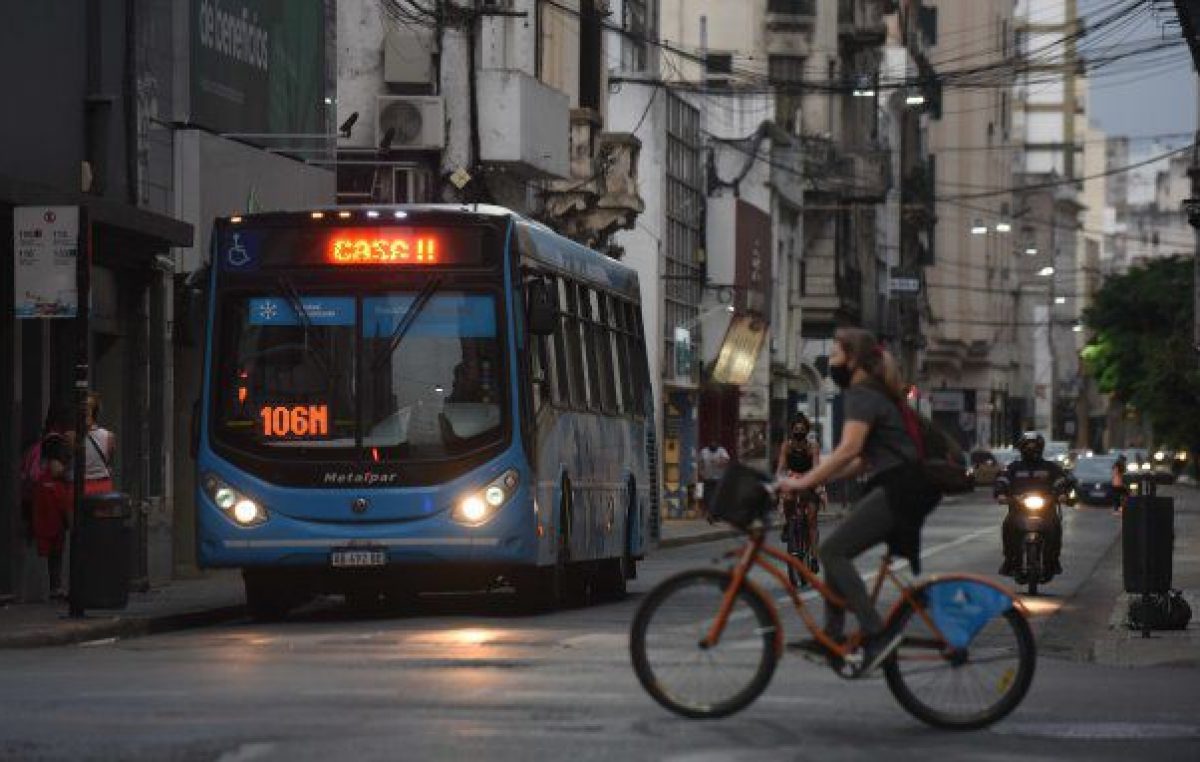 Una encuesta revela que los rosarinos dejan el colectivo y se mueven en bicicleta o caminando