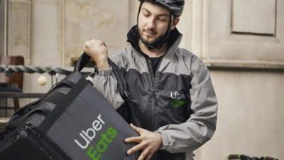 Exigen la regularización de 60.000 repartidores a domicilio, «tratados como esclavos»