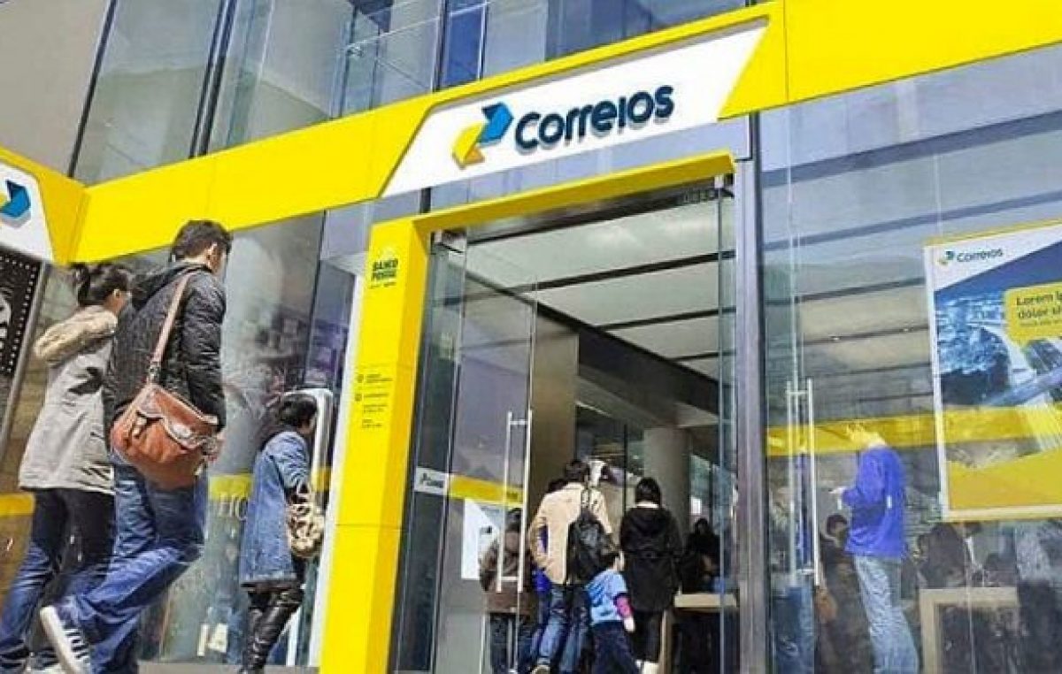 Bolsonaro entregó al Congreso un proyecto de ley para privatizar la empresa de correos