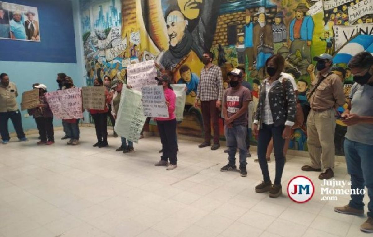 Pese al decreto de mejoras laborales, siguen los despidos a municipales jujeños