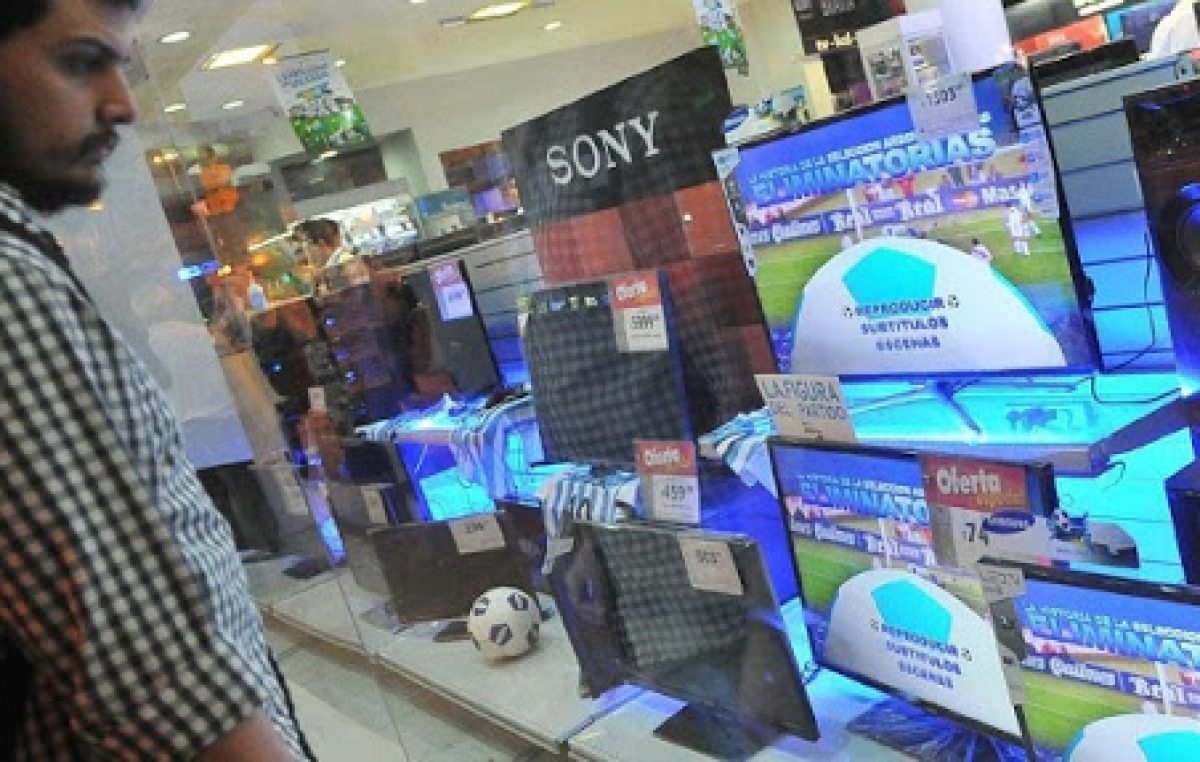 Supermercados y electrodomésticos, un termómetro de la doble crisis