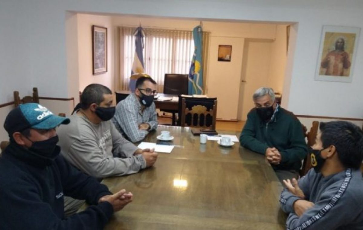 Ofrecen aumento y recategorización masiva para todos los trabajadores municipales de Esquel