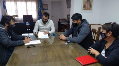 Acuerdan aumento salarial del 30% para trabajadores de planta y 20% a contratados municipales en Esquel