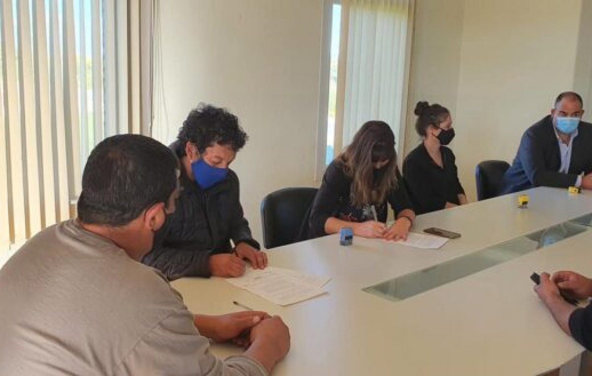 Trabajadores municipales de Trevelin acordaron un aumento salarial del 30%