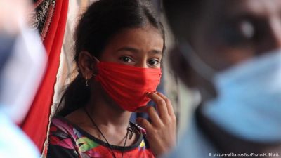 Tras un año de pandemia, el reparto de las vacunas y la segunda ola marcan la agenda