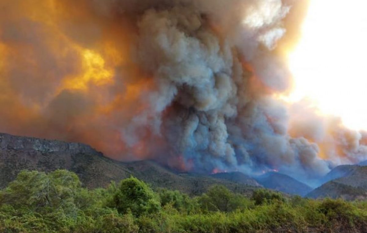 El fuego no da tregua en la Comarca Andina