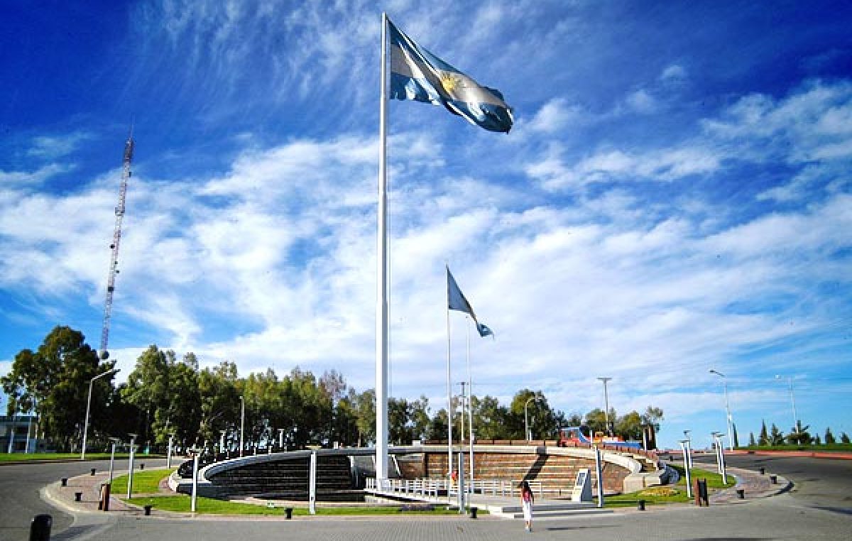Neuquén: treinta y dos banderas y la tierra indígena avasallada