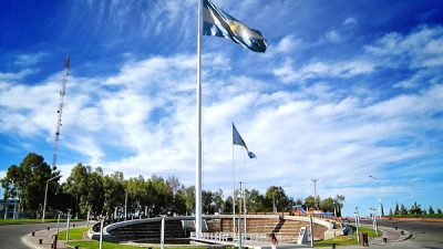 Neuquén: treinta y dos banderas y la tierra indígena avasallada