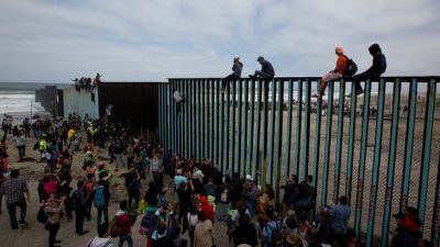 Récord de niños migrantes no acompañados en la frontera con México
