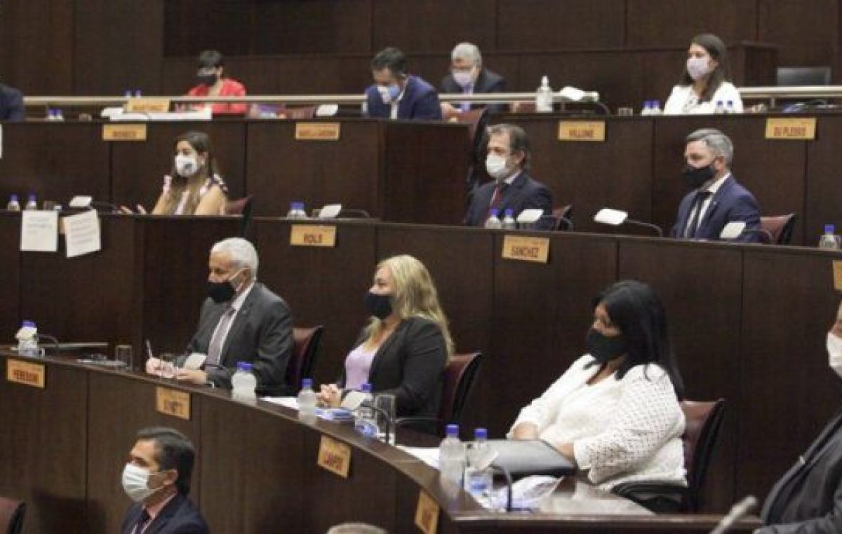 Indignación por aumentos de más de 70 mil pesos a diputados neuquinos