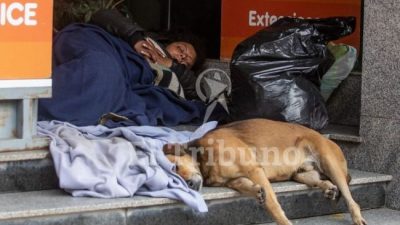 Advierten que cada vez más personas duermen en las calles salteñas