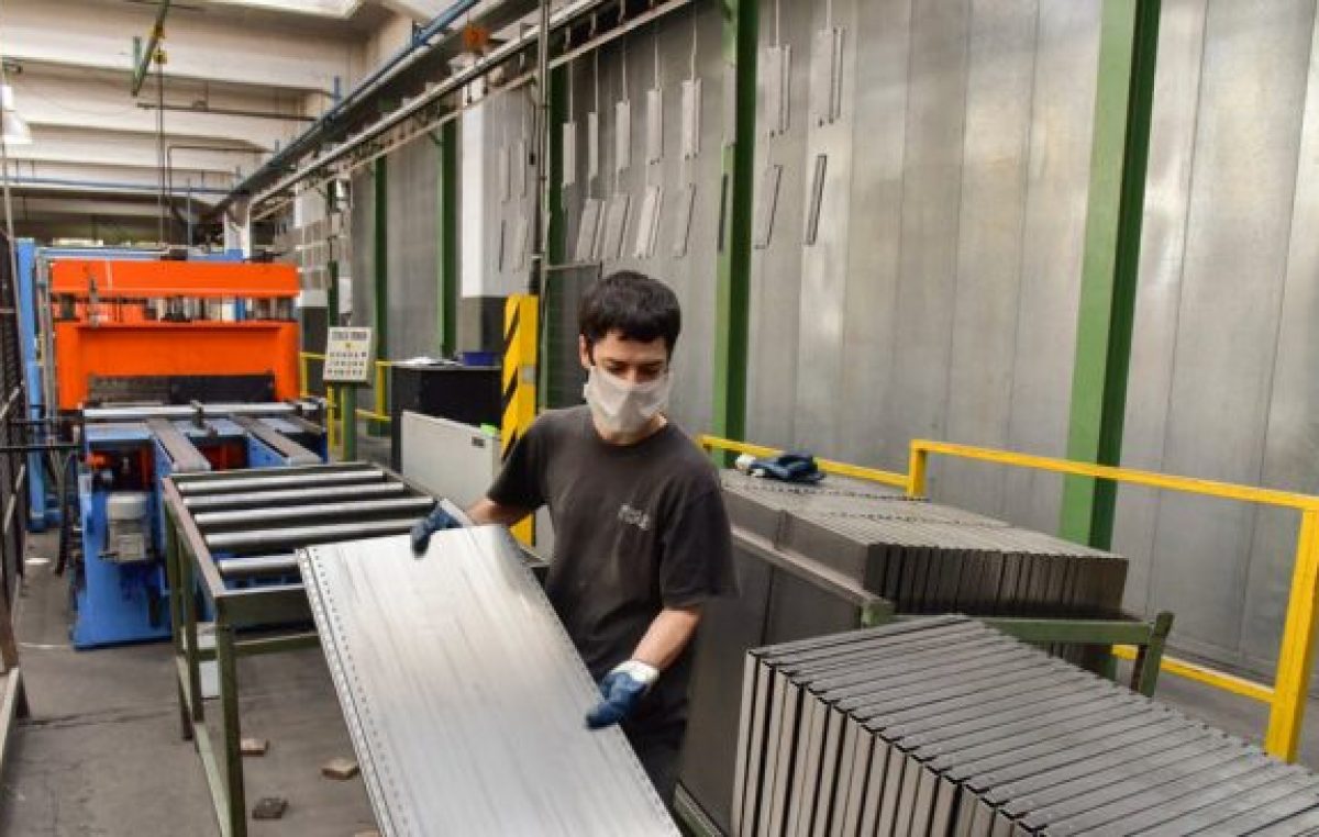 La industria deja atrás a Macri