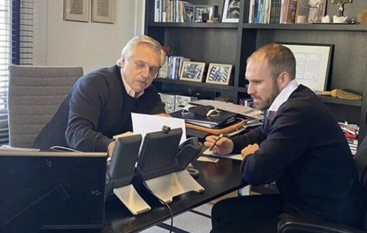 Otro gesto de apoyo: Alberto Fernández y Martín Guzman viajan juntos a Europa